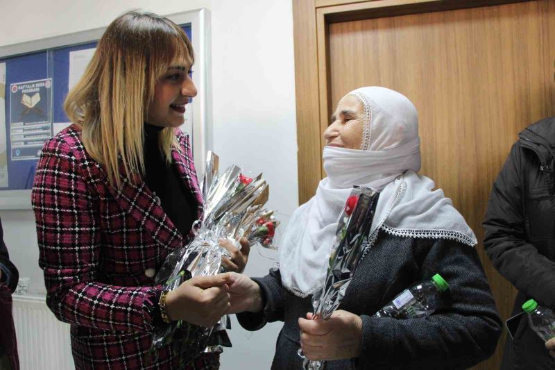 Kadınlar Günü’nde depremzedeler unutulmadı
