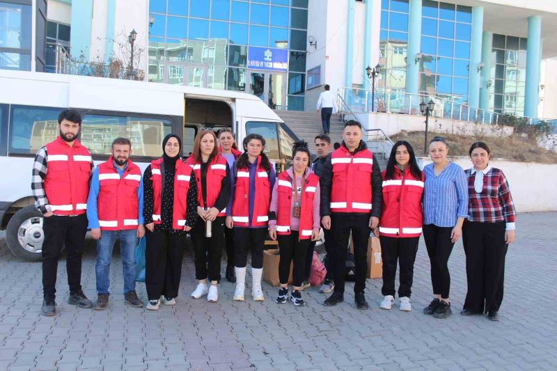 Iğdır’dan deprem bölgesine usta öğreticiler çocukları eğlendirmek için gitti
