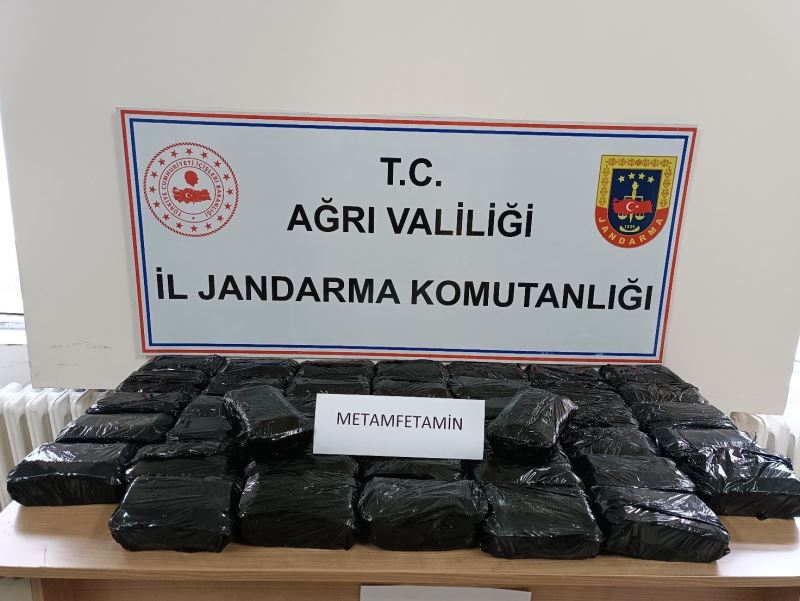 Ağrı’da 43 kilo 900 gram metamfetamin ele geçirildi
