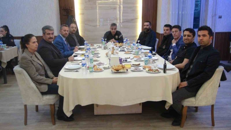 Ağrı Emniyet Müdürü Aydın, iftarını polislerle birlikte açtı
