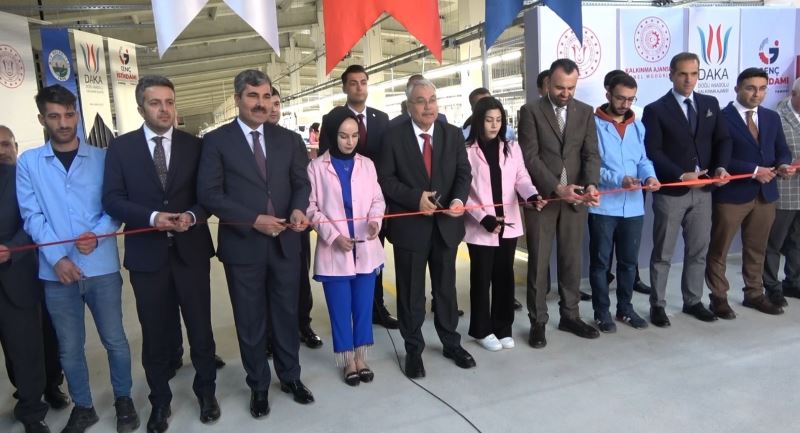 Muş’ta 416 kişinin istihdam edildiği tekstil fabrikası törenle açıldı
