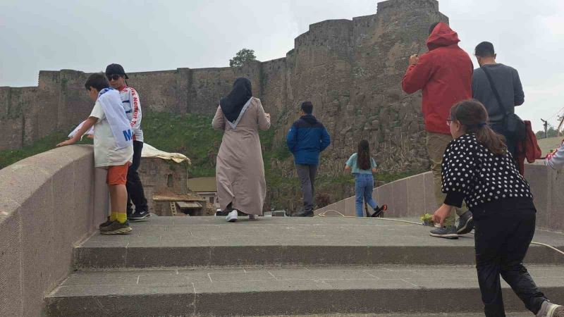 Van Gölü Aktivistleri Bitlis’in tarihi evlerini gezdi
