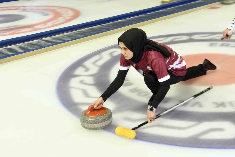 Curlingte heyecan sürüyor
