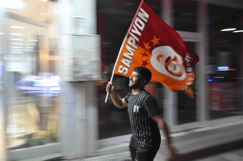 Kars’ta Galatasaraylılar sokaklara döküldü
