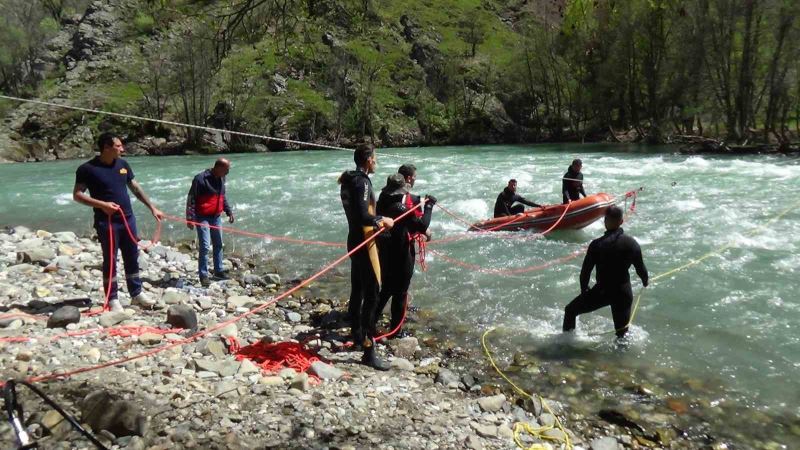 Tunceli itfaiyesi, kayıp gençleri bulmak için yoğun çaba harcıyor
