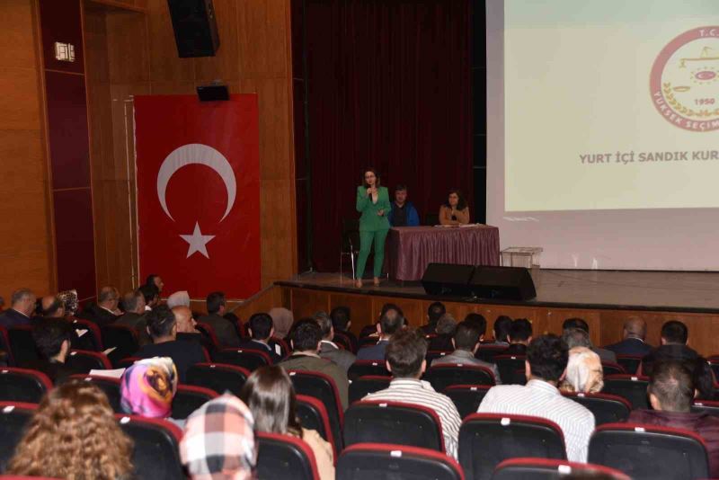 Ahlat’ta ‘Yurt İçi Sandık Kurulu Eğitimi’ düzenlendi
