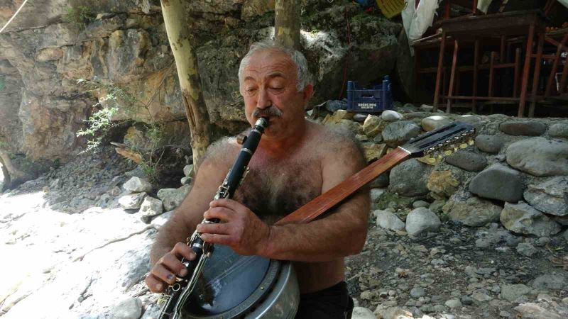 Arapgir’in cümbüşlü klarnetli tarzanı yaz sezonunu açtı
