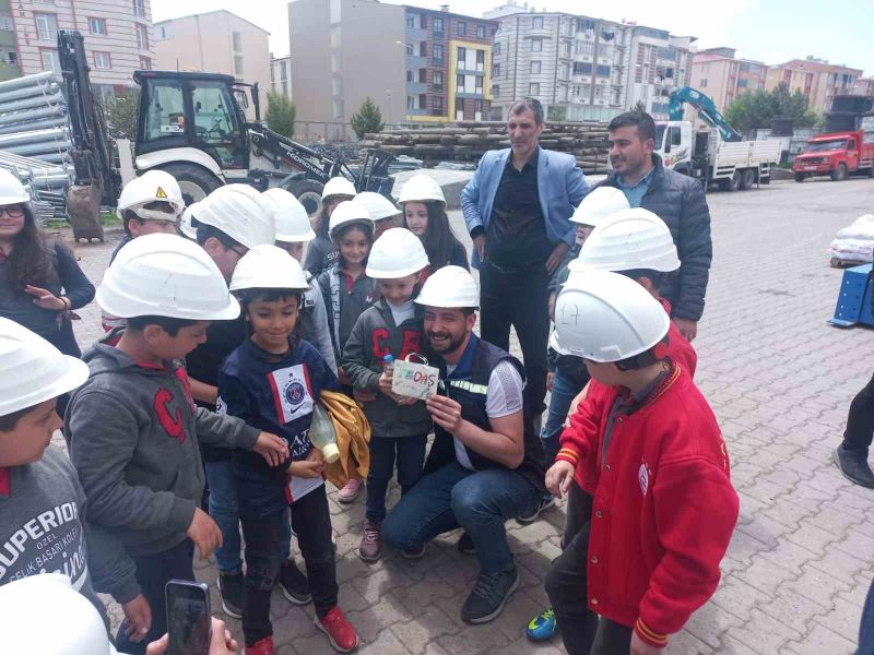 Minik Öğrencilerden Aras Elektrik’e ziyaret
