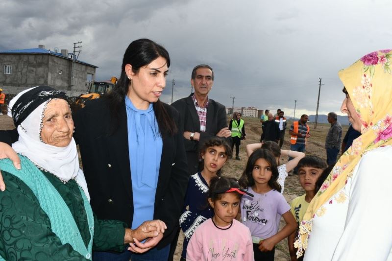 Doğubayazıt Belediyesi mahallelerinin sorunlarına çözüm oluyor
