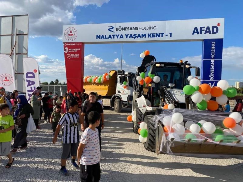 Konteyner kentteki çocuklar bayram etkinliğinde coştu
