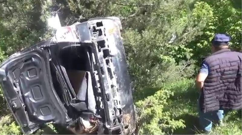 İspir’de otomobil şarampole yuvarlandı: 1 ölü, 2 yaralı
