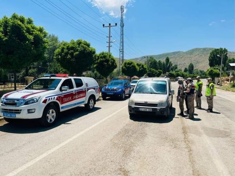 Bitlis’te jandarmadan Kurban Bayramı öncesi trafik denetimi
