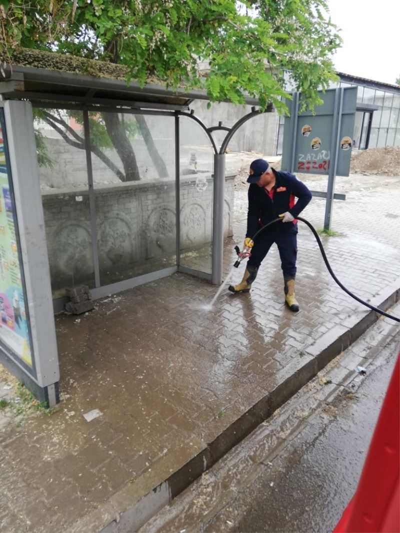 Ağrı’da cadde ve duraklar yıkandı
