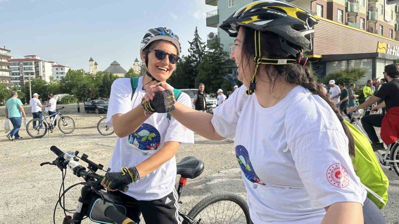 Bisiklet Günü’nü pedal çevirerek kutladılar
