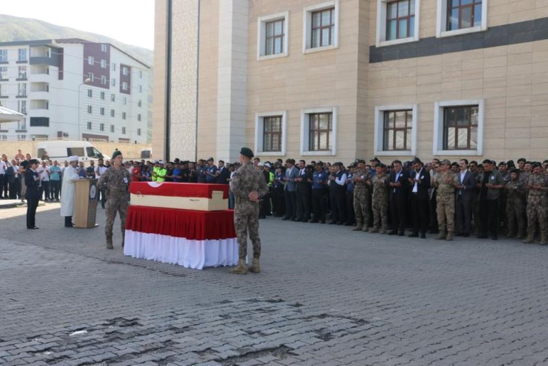 Kazada hayatını kaybeden polisin naaşı memleketine uğurlandı
