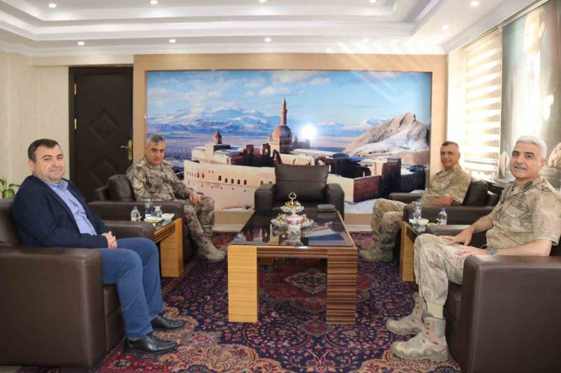 Erzurum Jandarma Bölge Komutanı Düz’den Ağrı Emniyet Müdürü Aydın’a ziyaret
