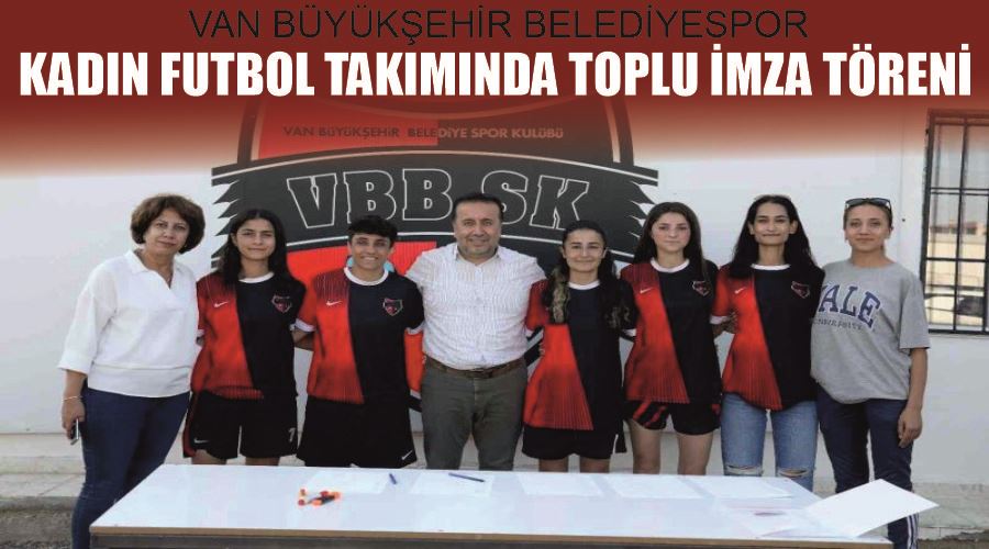 Van Büyükşehir Belediyespor Kadın Futbol Takımında toplu imza töreni