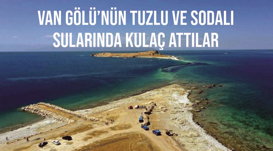 Van Gölü’nün tuzlu ve sodalı sularında kulaç attılar