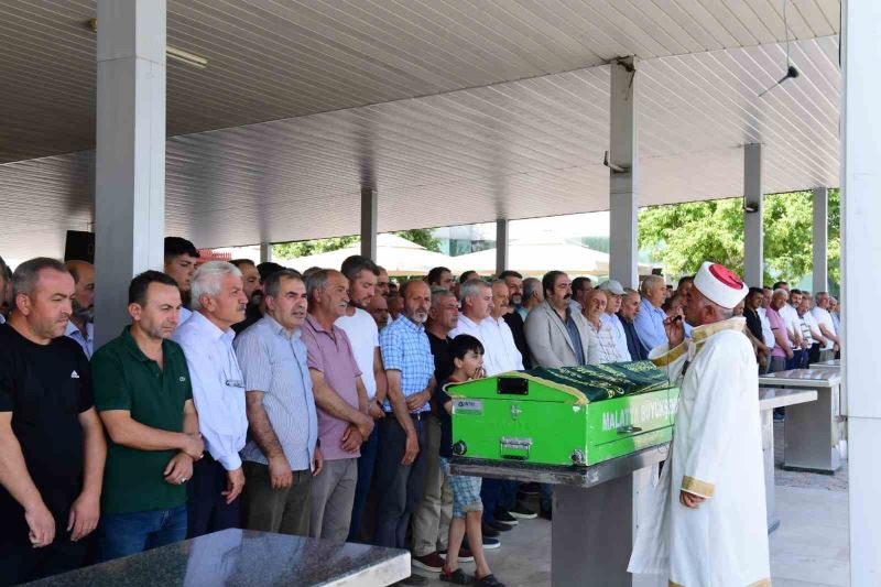 30 yıllık muhtar kalbine yenik düştü
