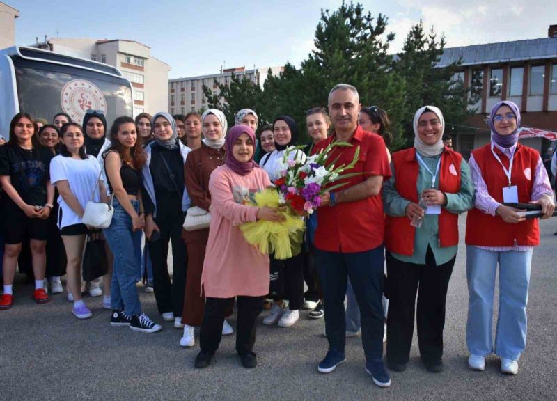 Kızlar ‘Anadoluyuz Biz’ kapsamında Erzurum’da
