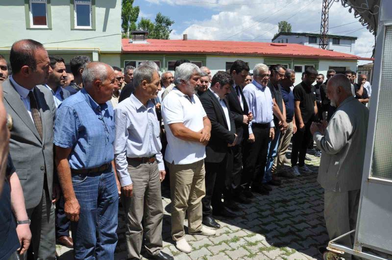 Asker oğlunu gördü, otobüs kazasında hayatını kaybetti
