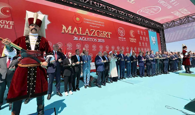 Cumhurbaşkanı Erdoğan: “Biz hep içeriden aldığımız darbelerle sarsıldık”
