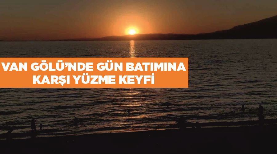 Van Gölü’nde gün batımına karşı yüzme keyfi