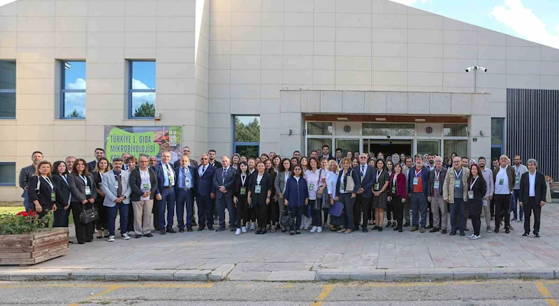 Türkiye 1. Gıda Mikrobiyolojisi Kongresi Atatürk Üniversitesi’nde devam ediyor
