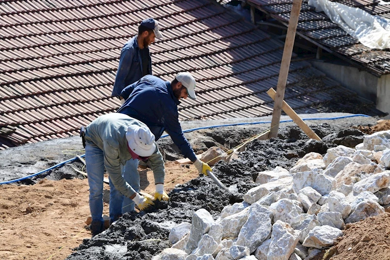 Yeşilyurt’ta yollar daha güvenli hale getiriliyor
