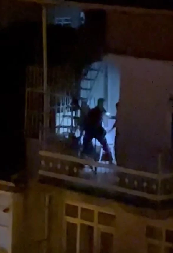 Polis 2 saat kovaladı, hırsız balkonda yakalandı
