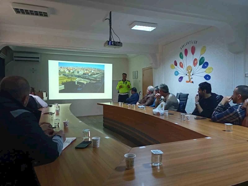 Elazığ polis ekipleri tarafından sürücülere eğitim verildi
