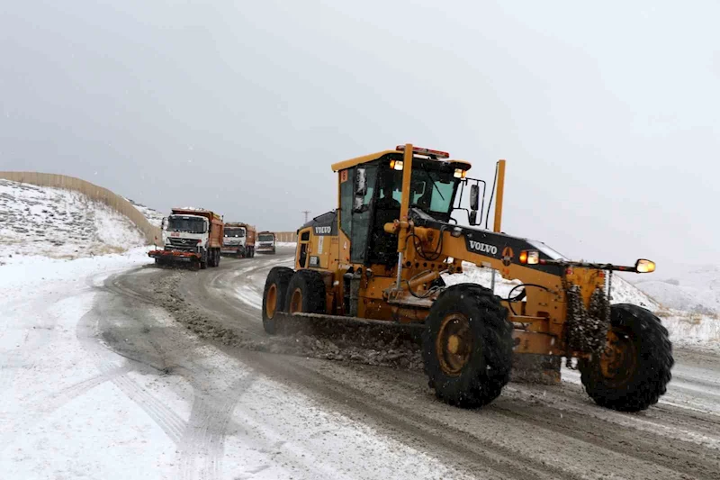 Erzincan’ın yüksek kesimlerinde kar yağışı
