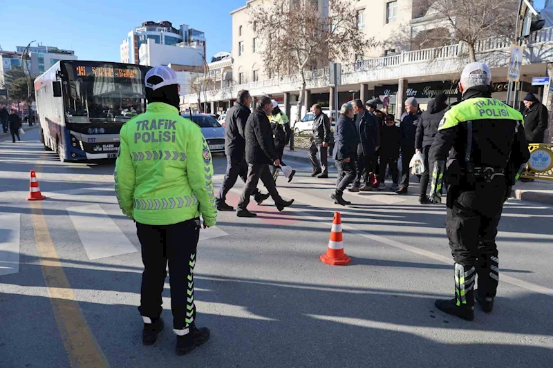 Elazığ’da ‘Önce Yaya’ uygulaması
