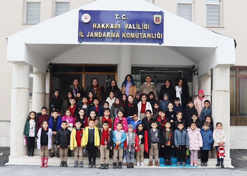 Hakkari jandarmadan öğrencilere sinema etkinliği sürprizi
