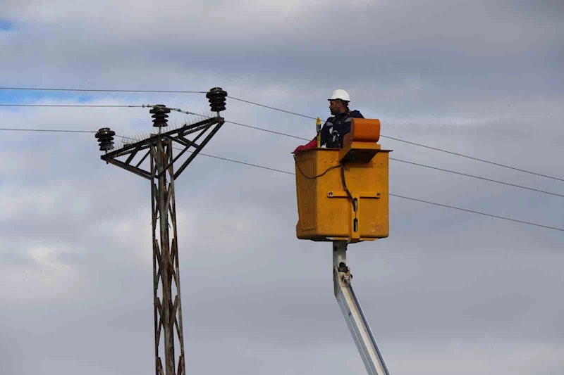 Vali Aydoğdu; “İhbar yapılmadan ve işlemlerini tamamlaması için makul bir süre verilmeden ilimizde hiçbir vatandaşımızın elektriği kesilmeyecek”
