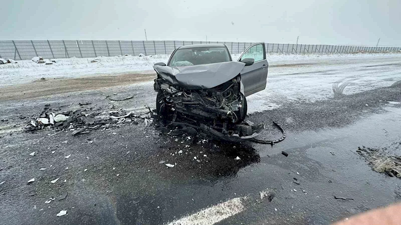 Kars’ta trafik kazası; 1’i ağır 9 yaralı
