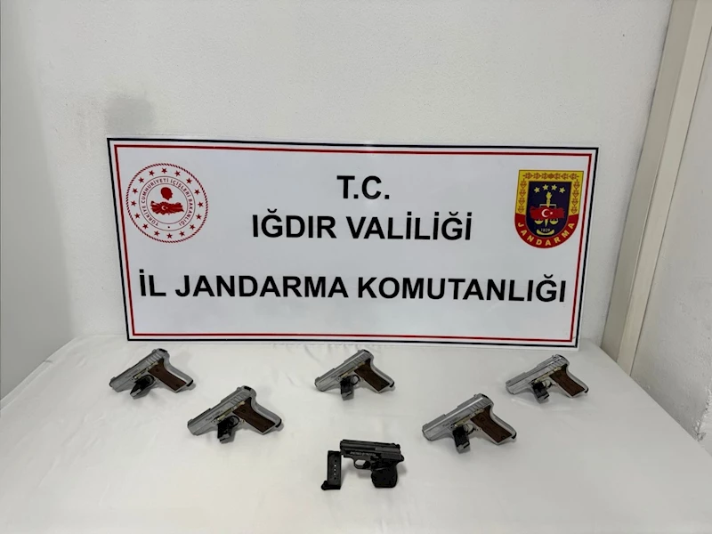 Iğdır’daki kaçakçılık operasyonunda 6 tabanca ele geçirildi
