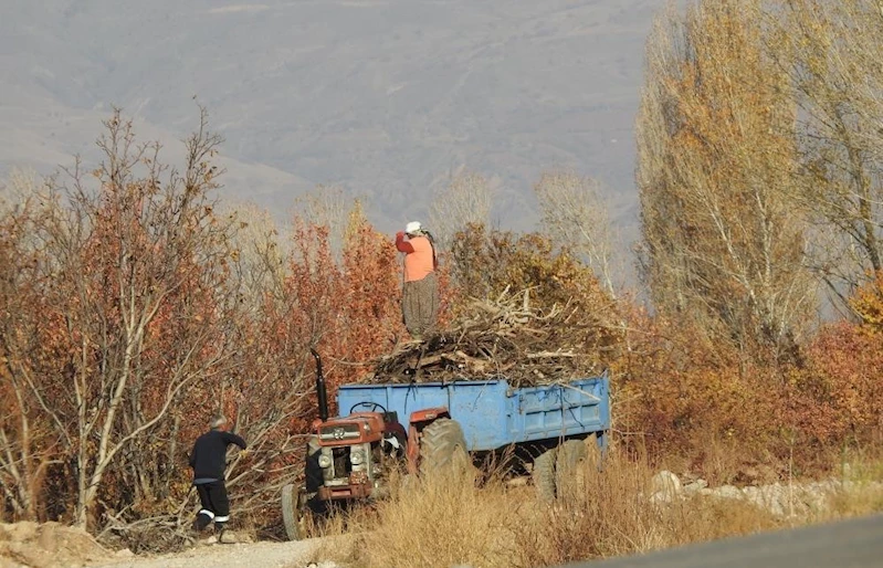 Geceleri soğuk havanın hâkim olduğu Erzincan’da kışa hazırlık hız kazandı
