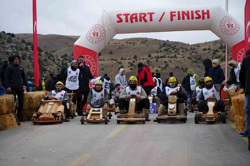 Erzincan’da Formulaz tahta araba yarışları düzenlendi
