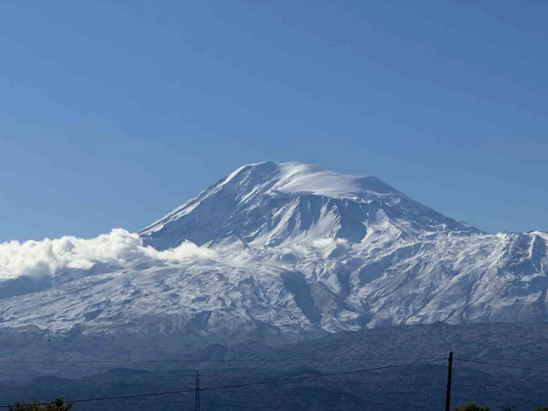 Iğdır’ın yüksek kesimlerine mevsimin ilk karı düştü
