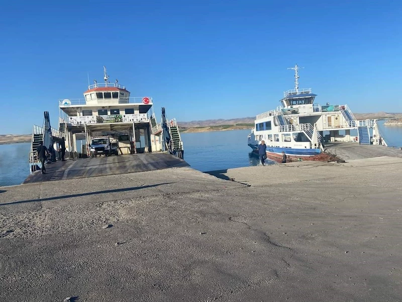 Şiddetli rüzgar feribot seferlerini durdurdu
