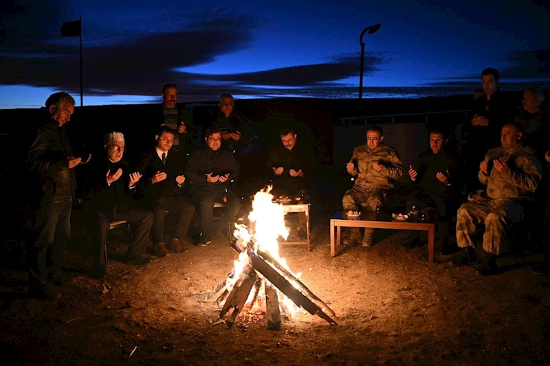 Vali Çiftçi, Kargapazarı şehitliğini ziyaret etti
