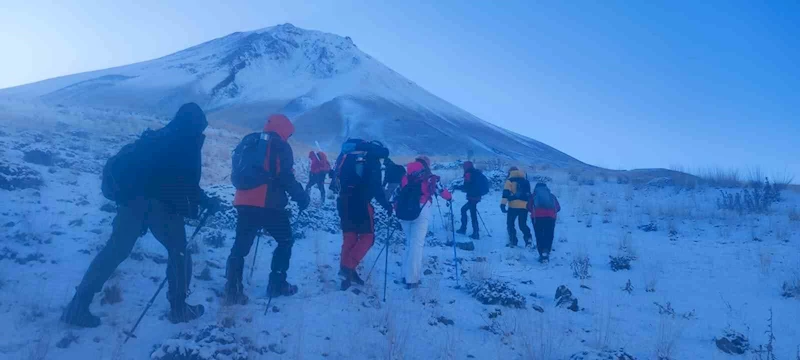 Ağrı Dağı zirvesinde “Cumhuriyet” coşkusu