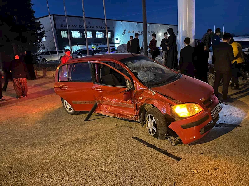 Elazığ’da iki otomobil çarpıştı: 5 yaralı
