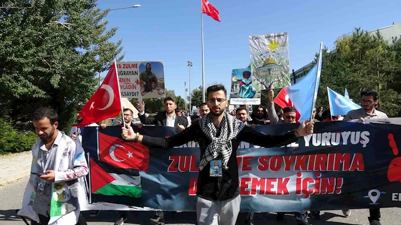 Üniversiteli gençler Erzurum’da Filistin’e destek için yürüdü
