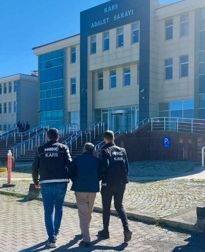 Uyuşturucu ticaretinden 17 hapis cezası vardı: Polis kıskıvrak yakaladı
