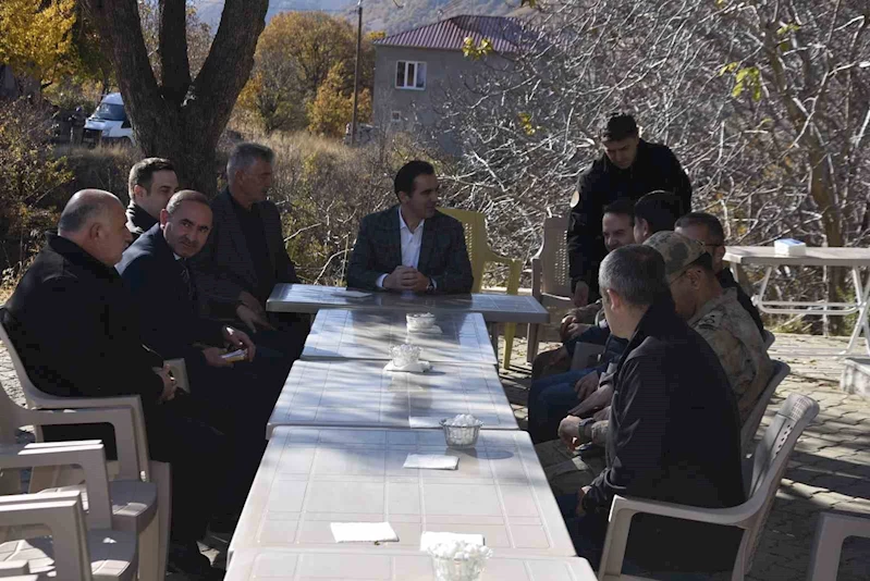 Vali Karakaya yolları yapılan köylerde incelemelerde bulundu
