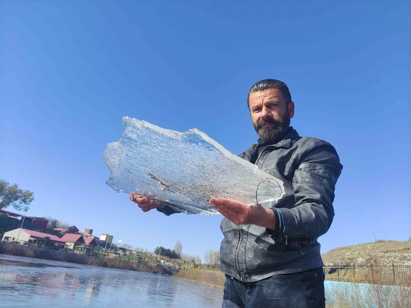 Ardahan’da Kura Nehri buz tuttu
