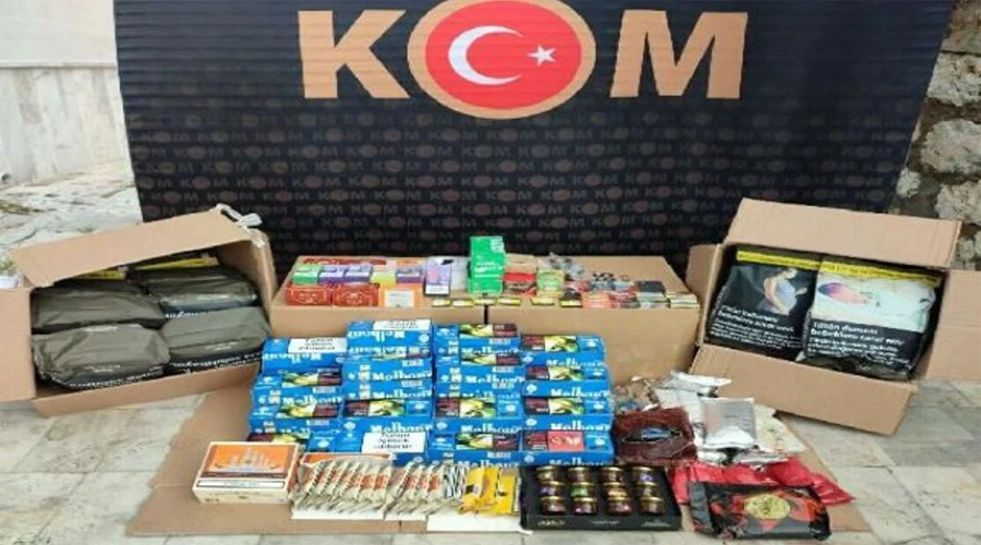 Van Emniyeti Kaçağa Geçit Yok: Binlerce Paket Sigara ve Puro Yakalandı!