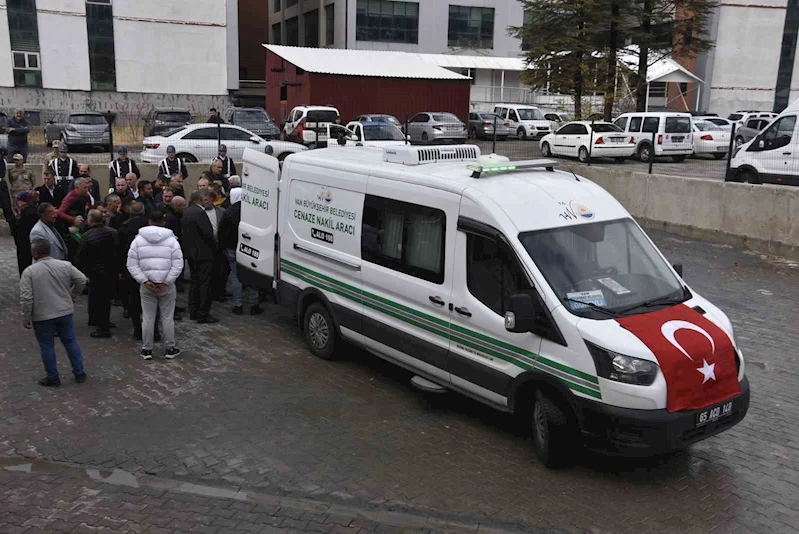 Kalp krizi sonucu hayatını kaybeden güvenlik korucuları son yolculuklarına uğurlandı
